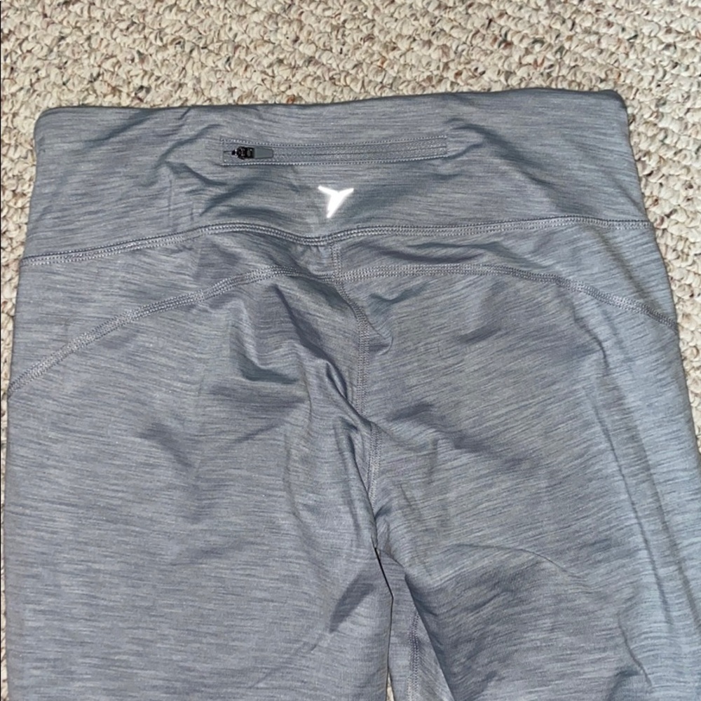 Old navy active leggings - Picture 3 of 4